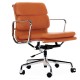 Inspiration Soft Pad Chair EA217 von Charles & Ray Eames.